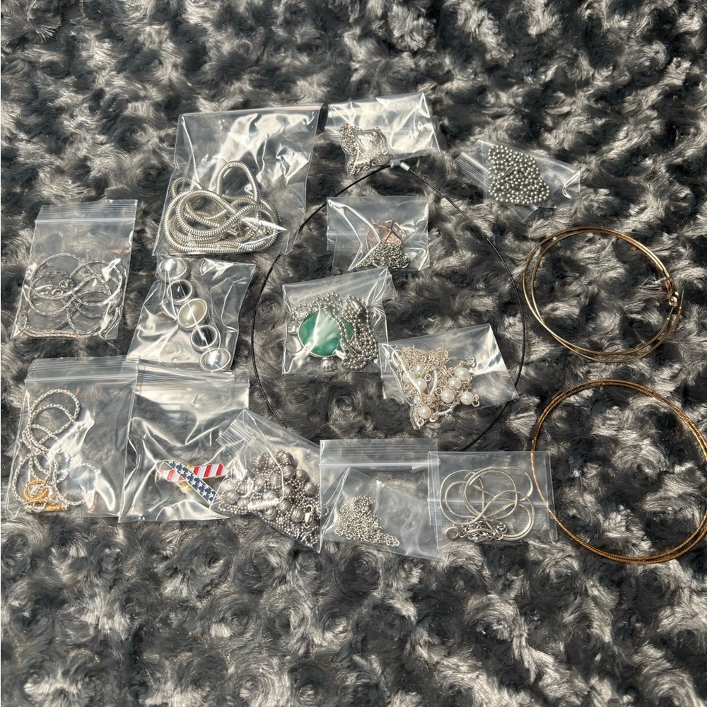 Lot of assorted jewelry